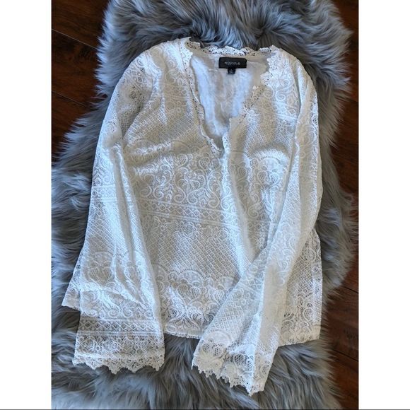 Lace overlay v neckline blouse - Picture 2 of 6